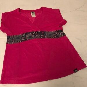 North Face ladies pink t shirt. EUC!